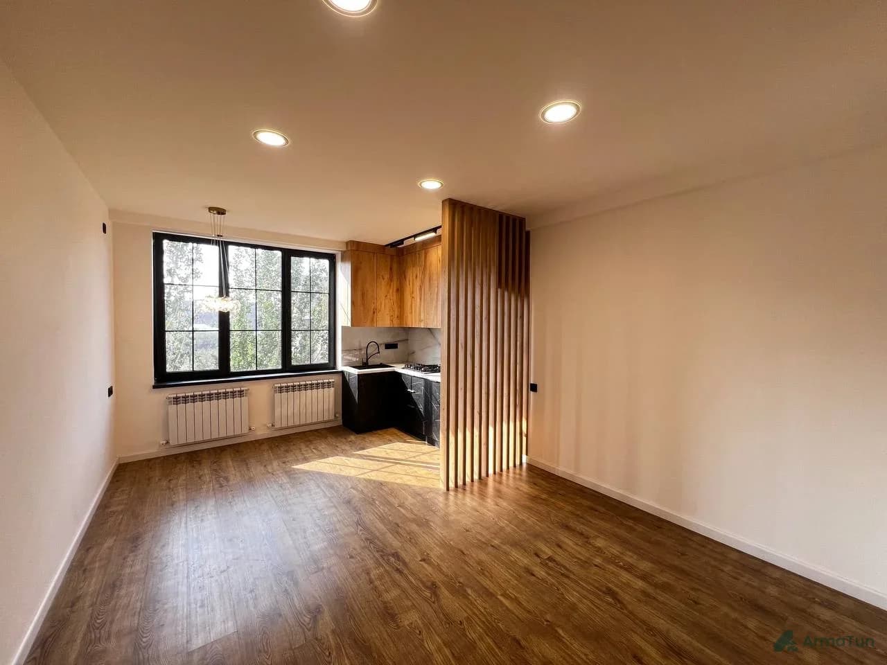 Cover photo: Unoccupied apartment in Kentron