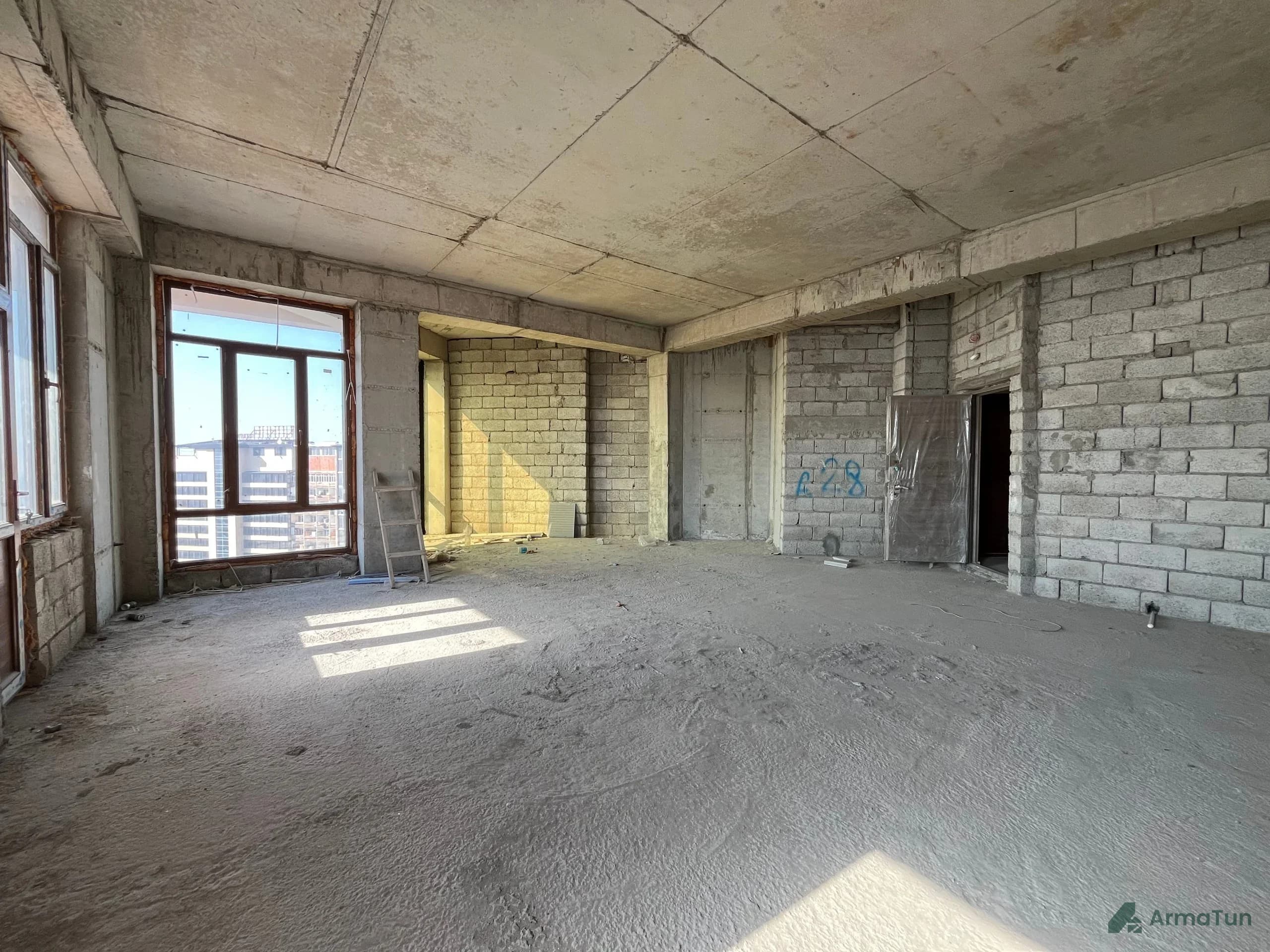 Заглавное фото: Продается 3-комнатная квартира в Норк Мараше, на улице Армянак Армянакян, в новостройке