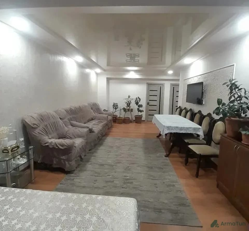Շապիկի լուսանկար՝ Վաճառվում է 4 սենյականոց բնակարան Ռուբինյանց փողոցում,Քանաքեռ-Զեյթունում