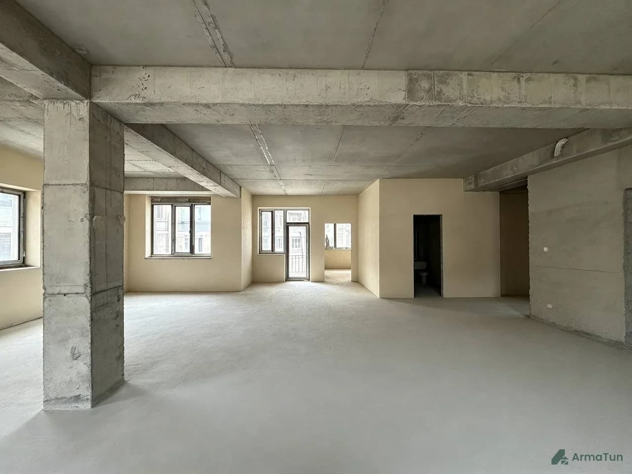Շապիկի լուսանկար՝ ՎԱՃԱՌՎՈՒՄ Է 3 ՍԵՆՅԱԿԱՆՈՑ ԲՆԱԿԱՐԱՆ ԱՐԱԲԿԻՐՈՒՄ` ՎԱԶԳԵՆ ՎԵՀԱՓԱՌ ՓՈՂՈՑՈՒՄ