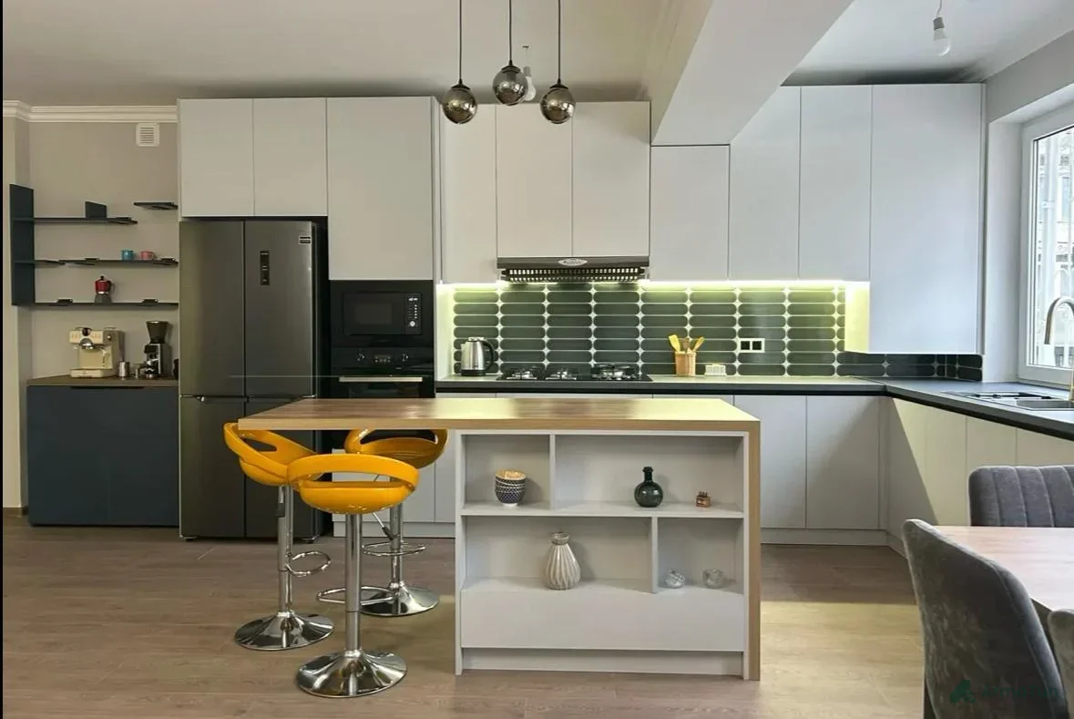 Cover photo: 3BR apartment on Sundukyan St, Arabkir, 80 m², 2/5 floor, 2 bathrooms, stone building