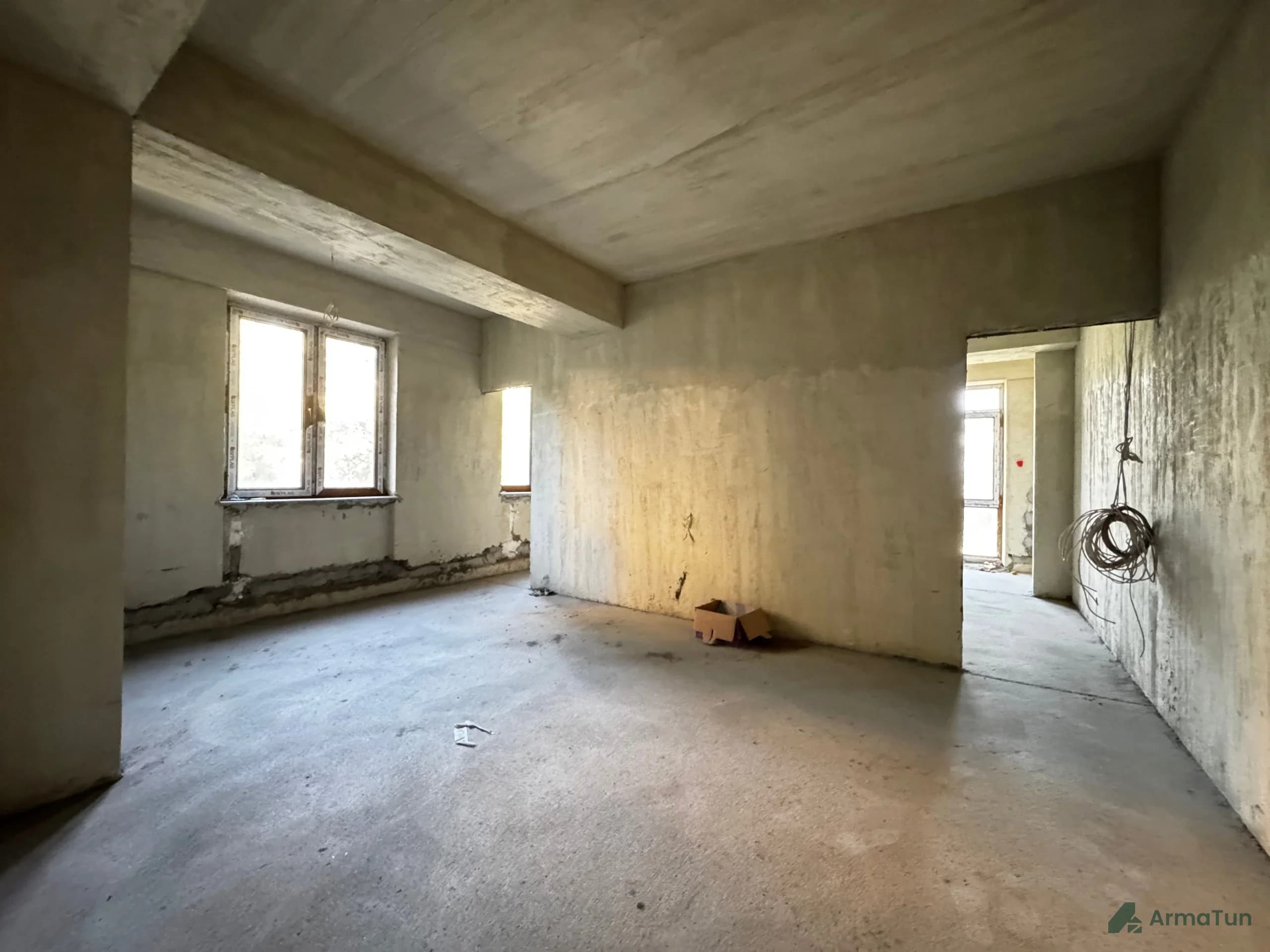 Заглавное фото: Продается 3-комнатная квартира в Арабкире, на улице Арама Хачатряна, в новостройке
