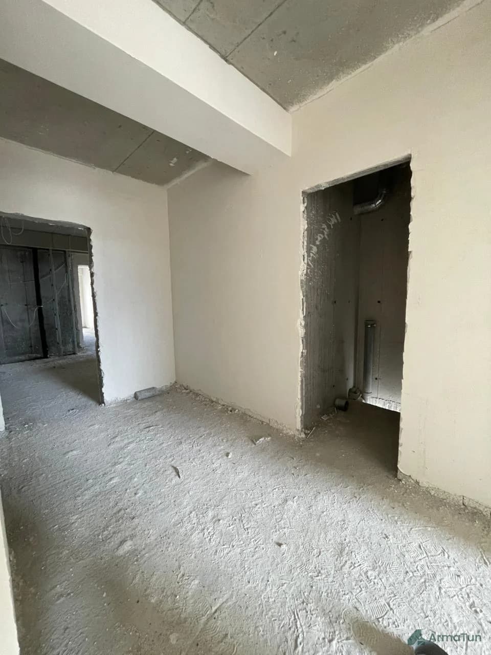 Շապիկի լուսանկար՝ Դավիթ Անհաղթ փ