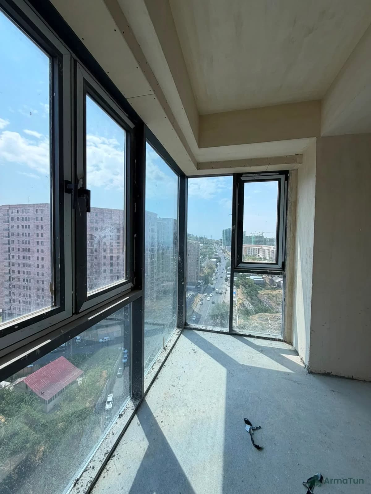 Շապիկի լուսանկար՝ Գյուրջյան