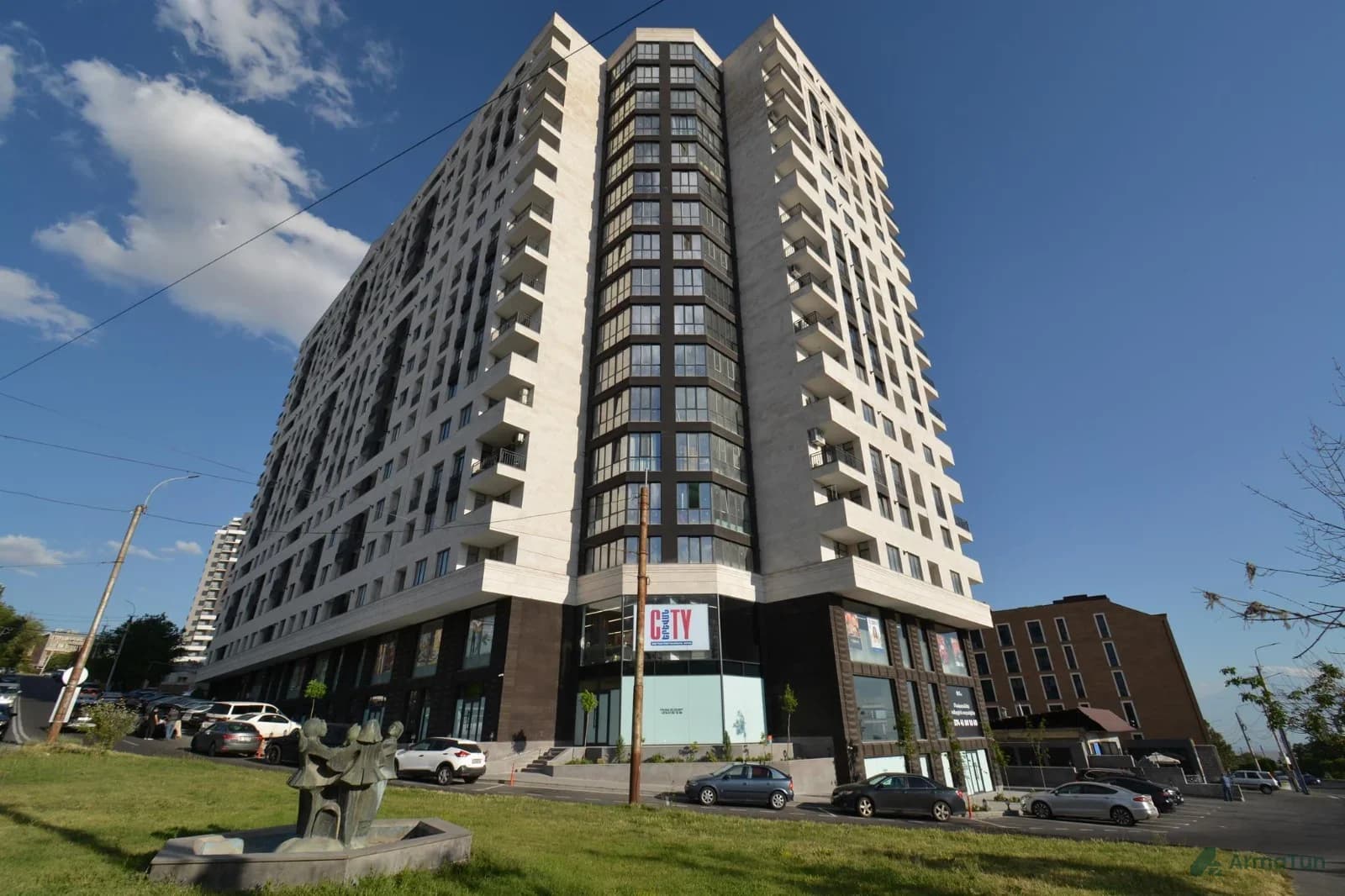 Заглавное фото: Продается 4-комнатная квартира, 118 м², в новостройке, на улице Артема Микояна