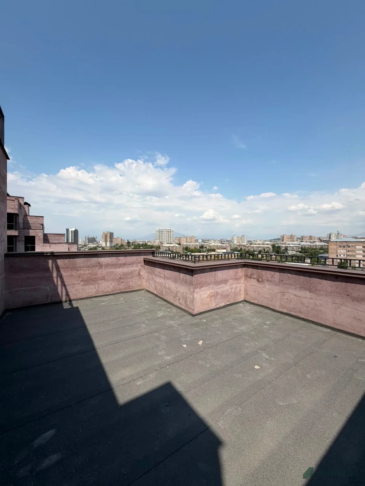 Շապիկի լուսանկար՝ Գյուրջյան