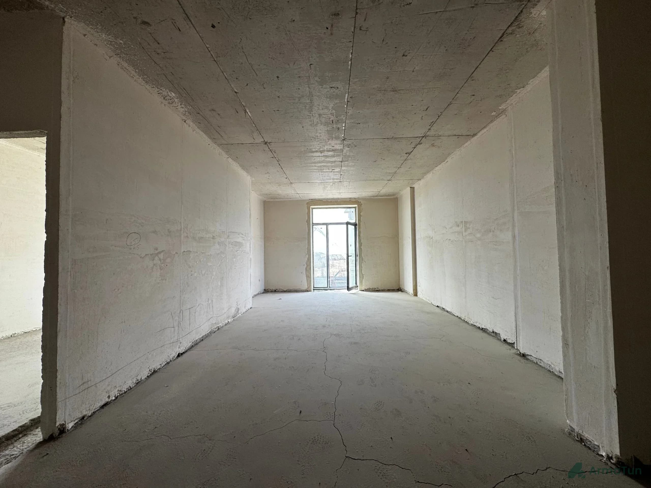 Cover photo: 2BR apartment for sale on Tsitsernakaberd Highway, in a new building