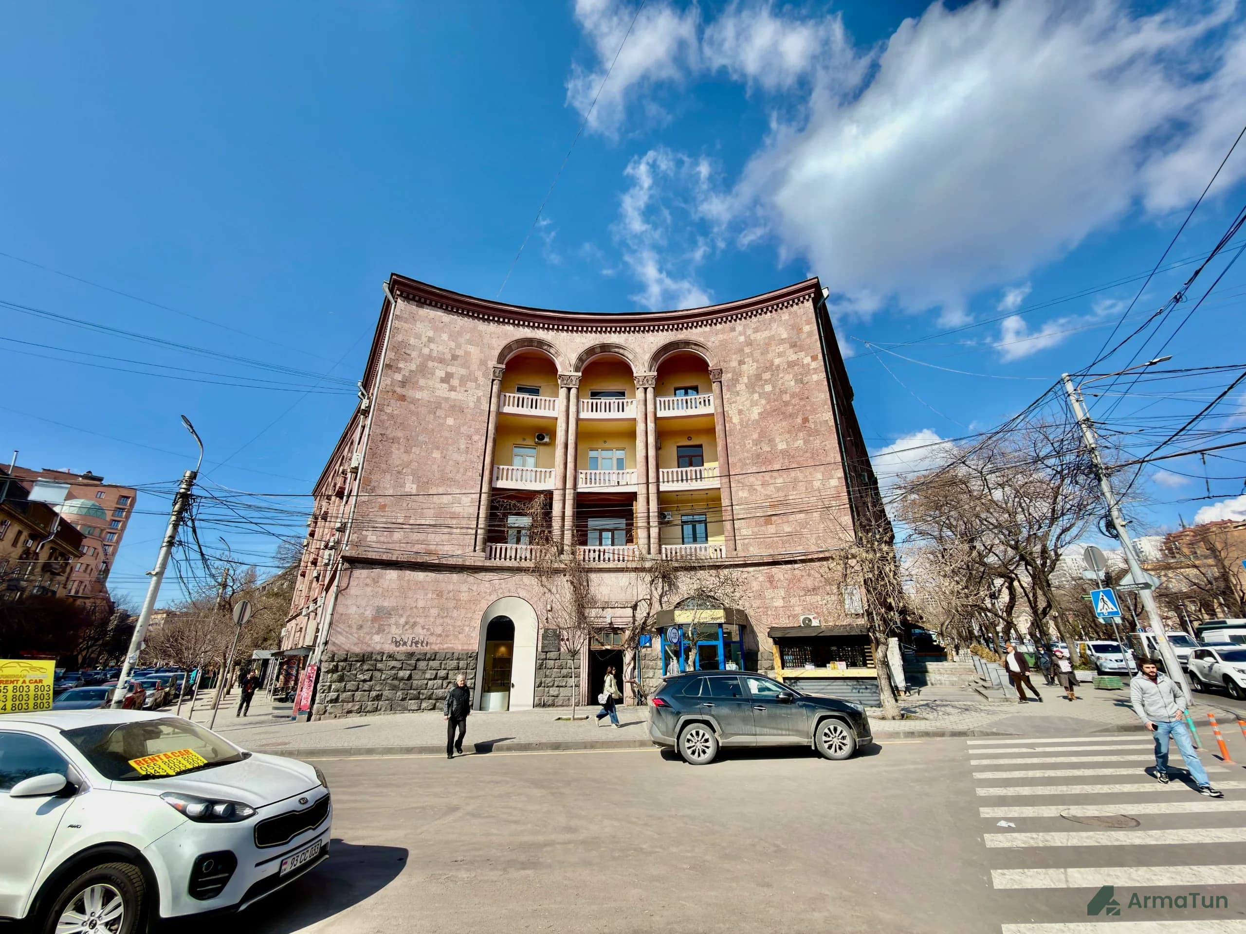 Շապիկի լուսանկար՝ Վաճառք Կասկադի մոտ