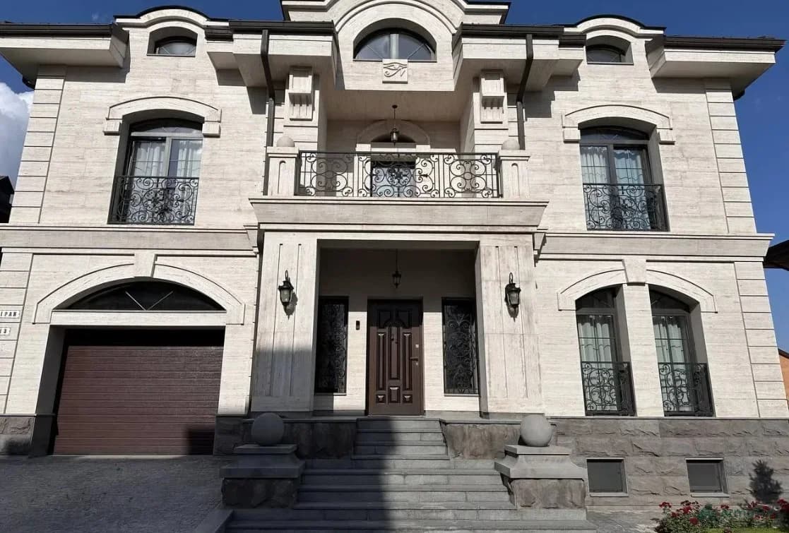 Շապիկի լուսանկար՝ Վահագնի առանձնատուն