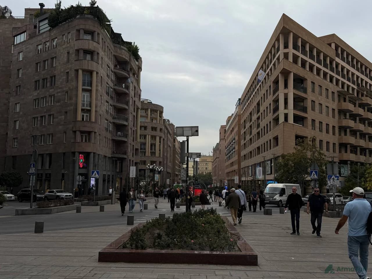 Заглавное фото: Продается 3-комнатная квартира на Северном проспекте
