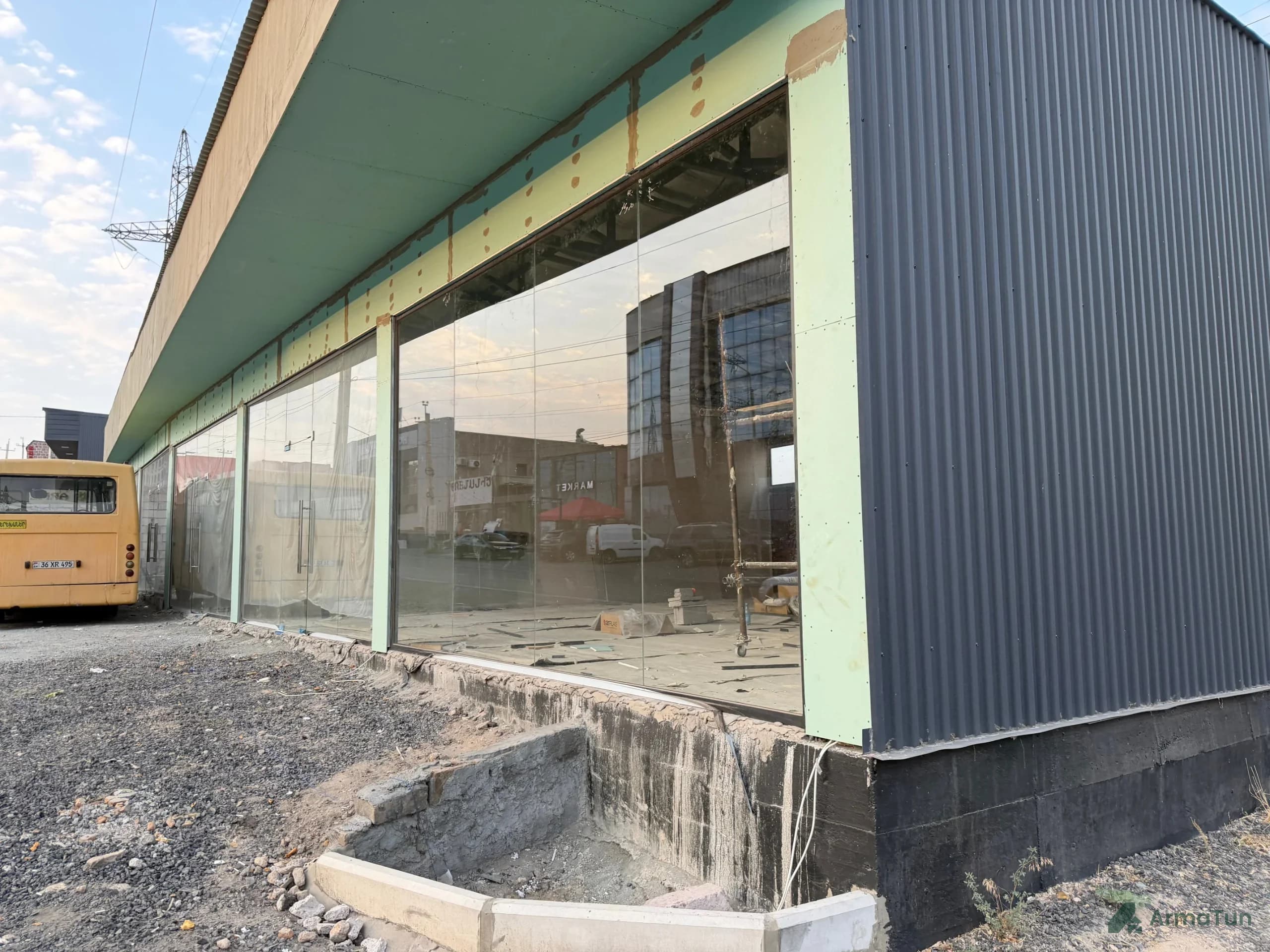 Cover photo: For rent at the entrance of Zovuni, roadside commercial space suitable for any type of business activity