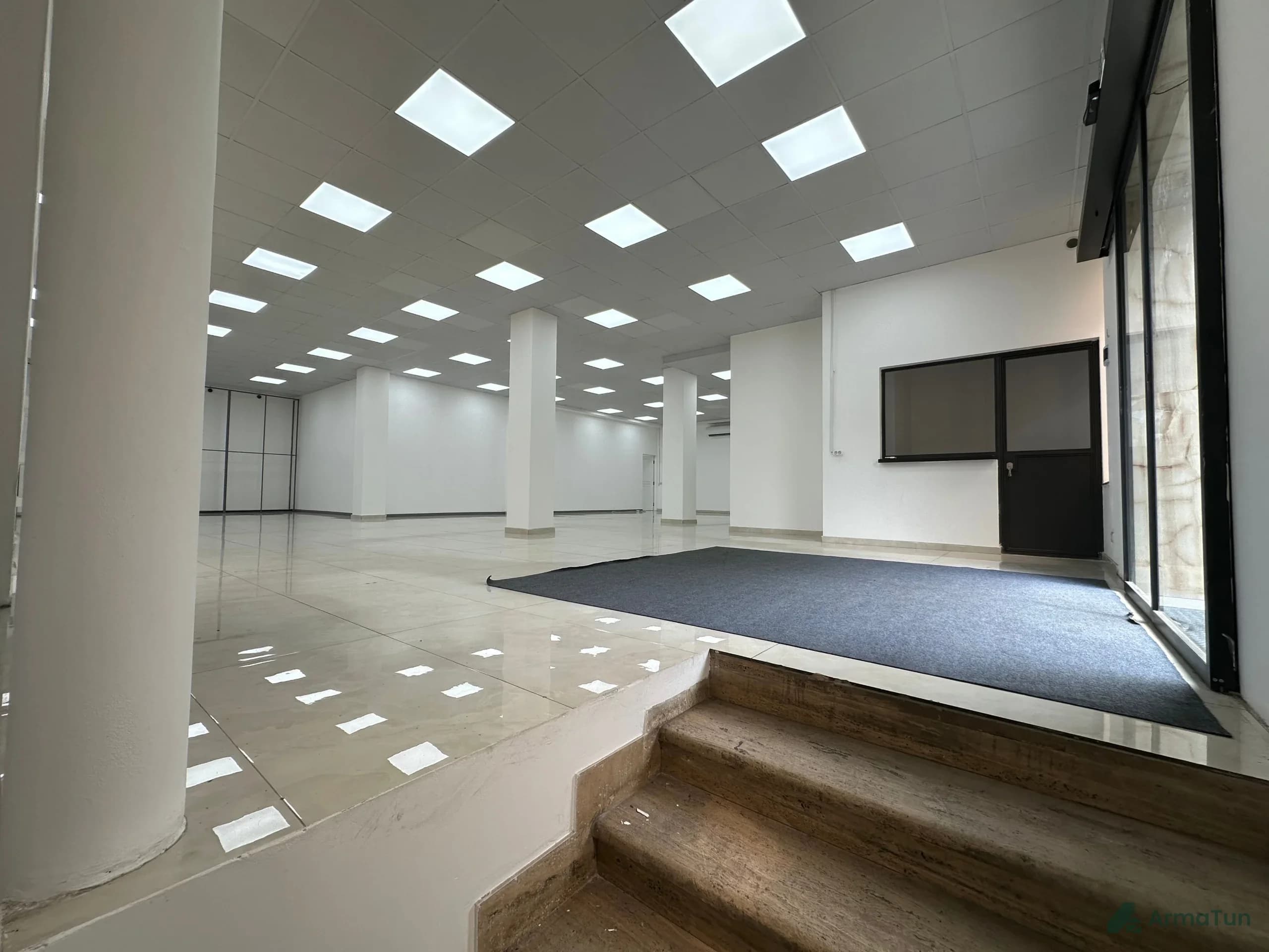 Cover photo: Spacious commercial space for rent near Leningradyan Street, next to Tsiran supermarket