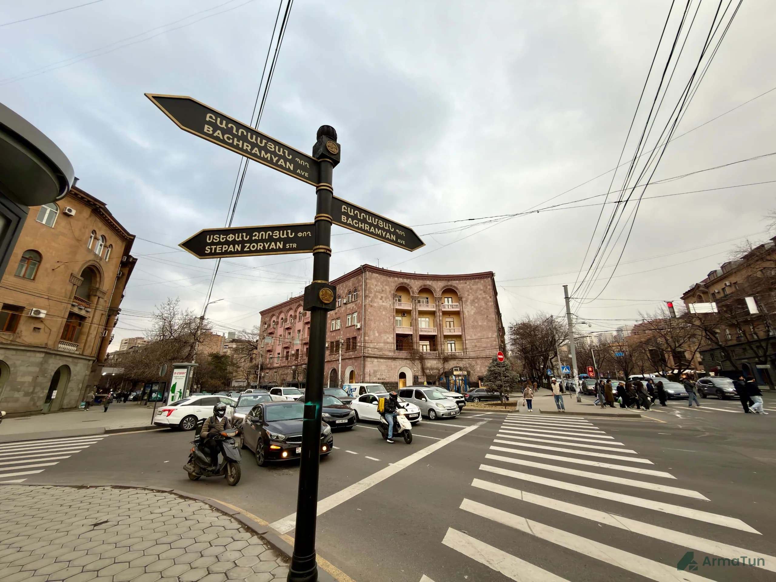 Շապիկի լուսանկար՝ ԿԵՆՏՐՈՆ, ԲԱՂՐԱՄՅԱՆ ՊՈՂՈՏԱ, 3 ՍԵՆՅԱԿ