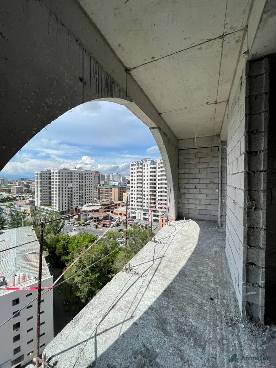 Շապիկի լուսանկար՝ Դավիթ Անհաղթ փ